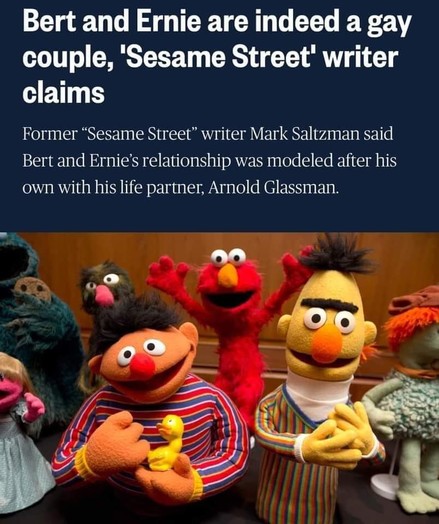 Einige Charaktere aus der Sesamstraße, im Vordergrund Ernie und Bert. Ernie hält sein Quietscheentchen. 
Darüber der Text:
Bert and Ernie are indeed a gay couple, 'Sesame Street' writer claims
Former 